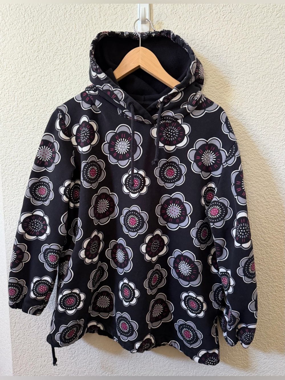 Gudrun Sjoden Size Large Organic Cotton Black Floral SoHo Hoodie